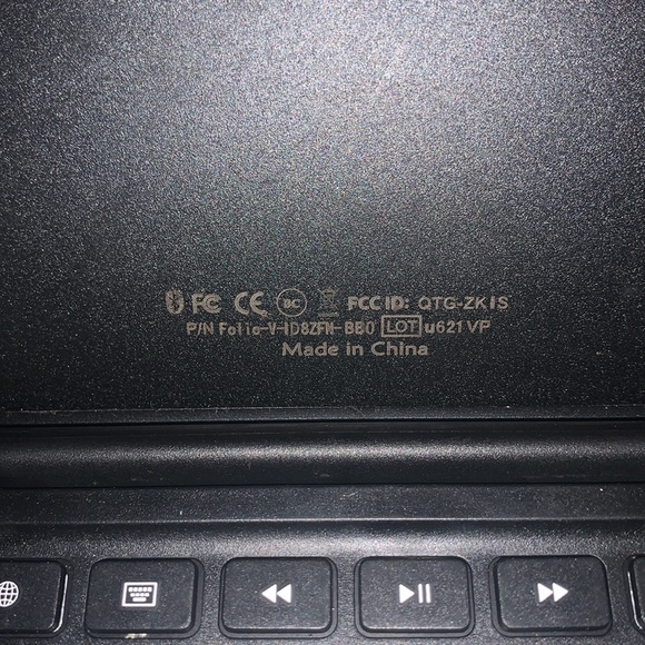 Zagg iPad key board. - Picture 2 of 5